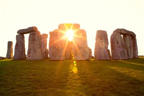 Winter Solstice At Stonehenge: The Ancient Tradition Explained ...