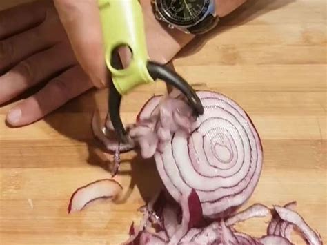 I Tried This TikTok Hack for Slicing Onions—It’s Life Changing