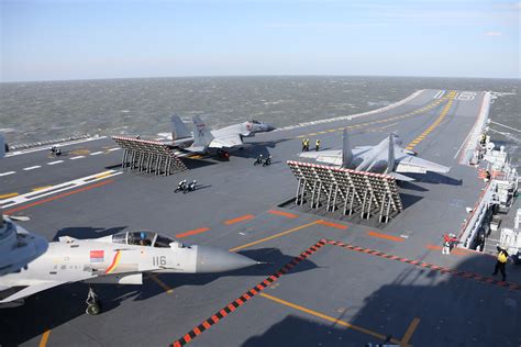 Flight ops on the deck of the Chinese aircraft carrier Liaoning [1599 x 1066] : r/WarshipPorn