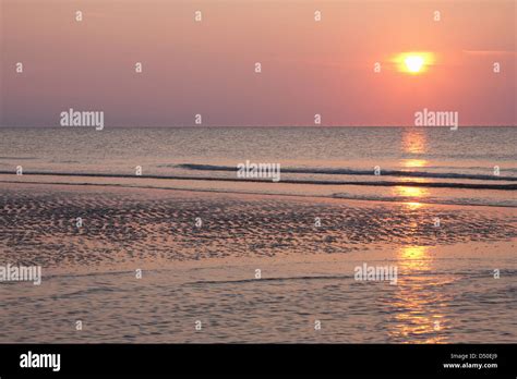 ENGLAND; NORFOLK; HOLKHAM; SUNSET; BEACH; SAND; SEA Stock Photo - Alamy