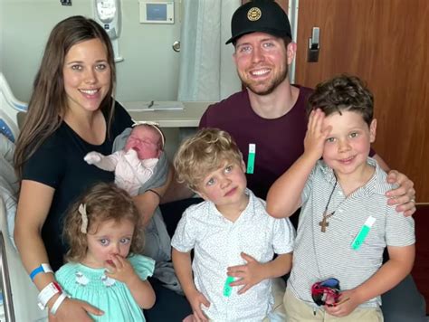 Jessa Duggar's three children meet her newborn daughter Fern in sweet video | Duggars, Duggar ...