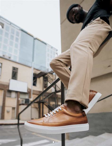 Brown Shoes Khaki Pants: How To Master This Outfit Combo!