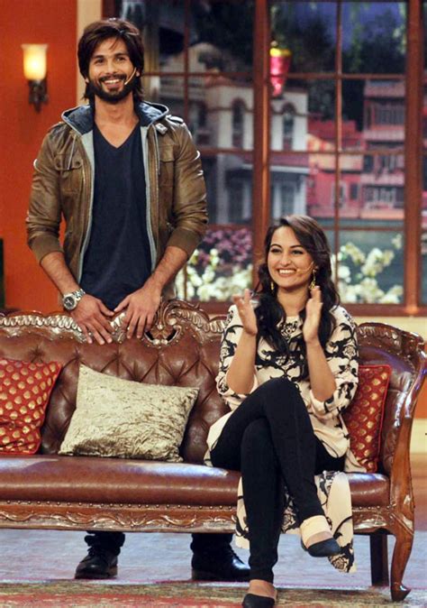 PIX: Shahid, Sonakshi promote R Rajkumar on the sets of Comedy Nights ...