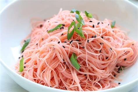 Vegan Pink Glass Noodles with Garlic Sauce - Labeless Nutrition