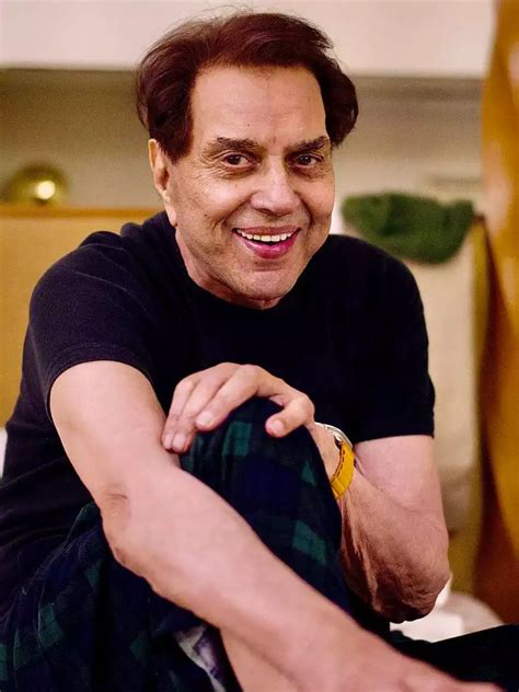 Dharmendra looks youthful in new pics | Filmfare.com