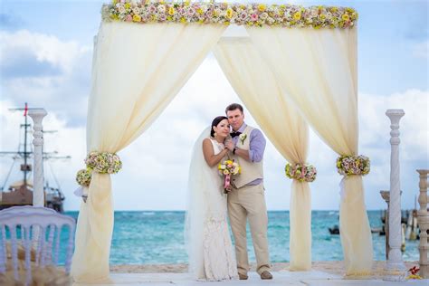 Wedding on Beach restaurant Huracan {Yevgeniy and Alya} - Caribbean Wedding