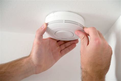 What Are the Different Types of Smoke Detectors That Exist Today? • Home Tips