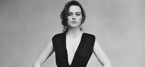 cover photo of daisy but it's in black and white : r/DaisyRidley