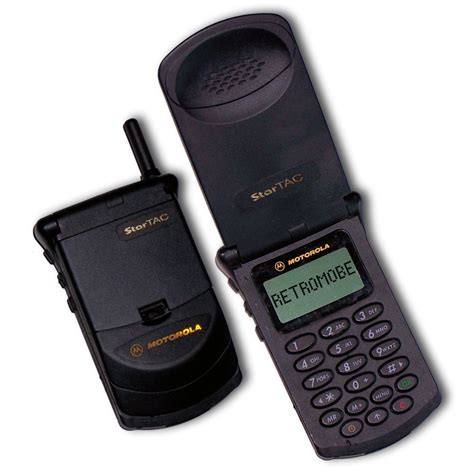 Retromobe - retro mobile phones and other gadgets: Motorola StarTAC (1996)