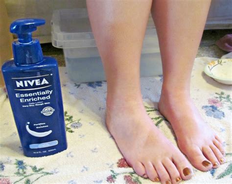 DIY Spa Party Tips for a Ladies Night Out #NIVEAmoments #Cbias