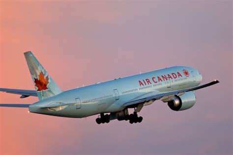 File:Air Canada Boeing 777-200LR Toronto takeoff.jpg - Wikimedia Commons