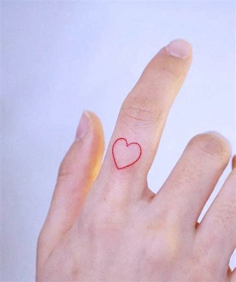 Update more than 74 heart finger tattoos latest - in.cdgdbentre