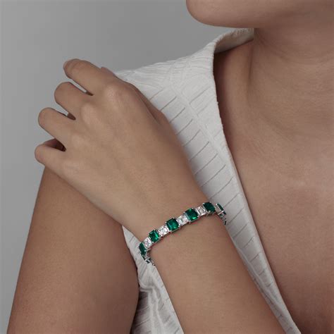 EMERALD AND DIAMOND BRACELET