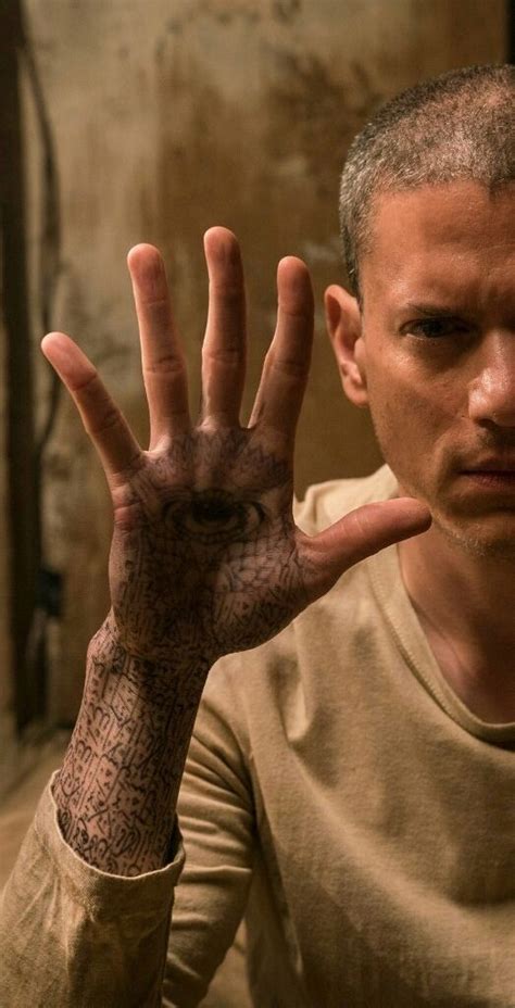 E o plano já está em ação ! MICHAEL SCOFIELD não brinca em serviço ! | Michael scofield, Prison ...