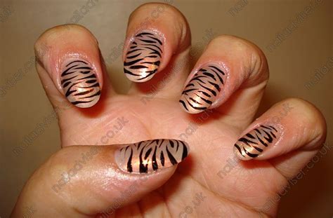 Tiger Stripe Nail Design nail art | Tiger stripe nails, Striped nail ...