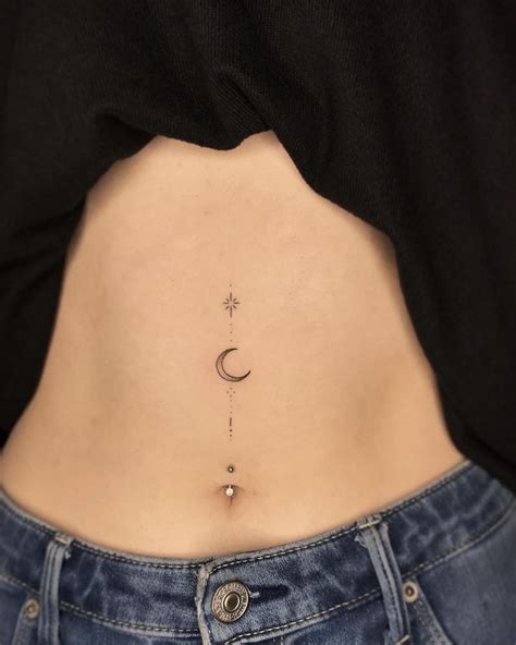 13 Stomach Tattoo Designs to Inspire Your Next Piece | Idee per ...