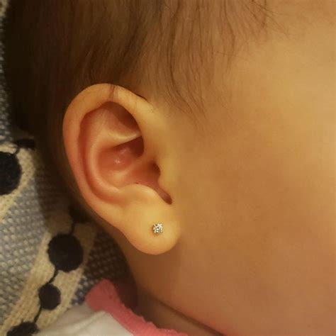 Update more than 152 earrings for 2 year old latest - seven.edu.vn