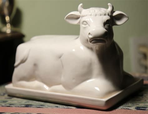 Very large Cow-covered Butter Dish - Fitz and Floyd | Collectors Weekly