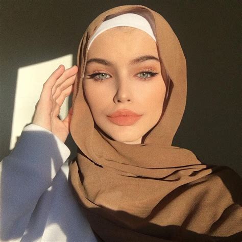 Pin by Luxyhijab on Hijabis Makeup Looks / مكياج المحجبات | Hijab ...