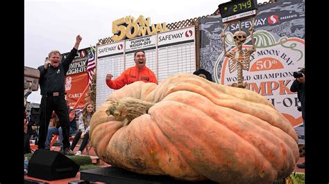 Wyoming’s Pumpkin King Marvels At Colossal 2,749-Pound World Record ...