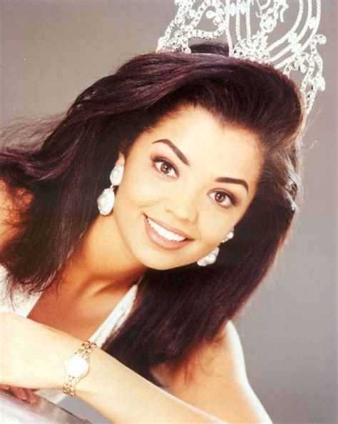 Miss Universe 1995, Chelsi Smith's crowning | Lipstick Alley