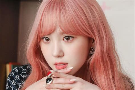 10 Female K-Pop Idols Who Look Impossibly Good in Pink Hair