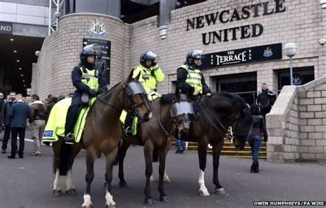 Tyne-Wear derby: Police praise fans for good behaviour - BBC News