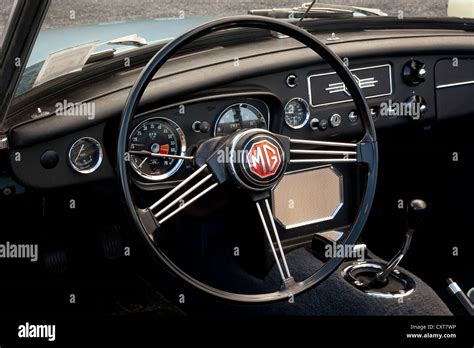 MGB dashboard and interior 1964 Stock Photo - Alamy