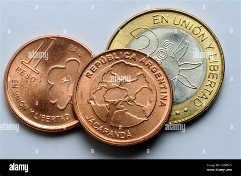 Coins of the Argentine pesos Stock Photo - Alamy