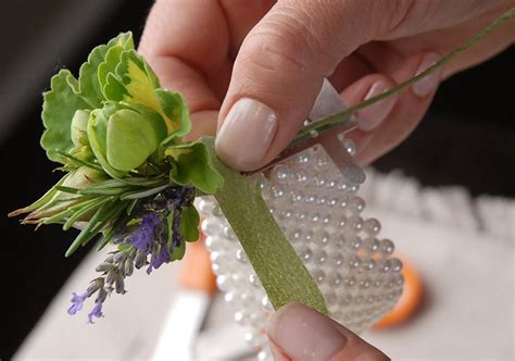 How to Make a Corsage | Diy wrist corsage, Prom corsage diy, Wrist ...