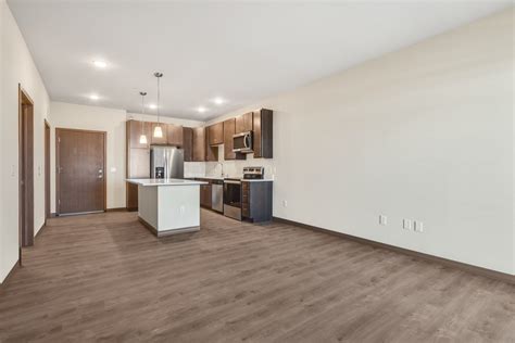 Photos | Apartment Features & Amenities in Madison, WI / Near Shopping/Dining