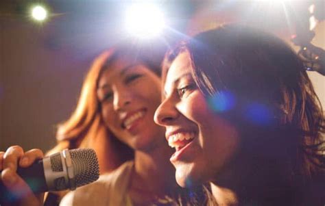 15 Best Karaoke Singers of All Time - Singersroom.com