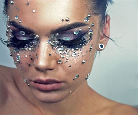 Bashful - Natasha Denona Eyeshadow Base Medium, Kat von D metalmatte eyeshadow palette ...