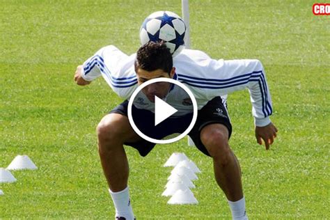 Cristiano Ronaldo AMAZING Freestyle Football Skills - video