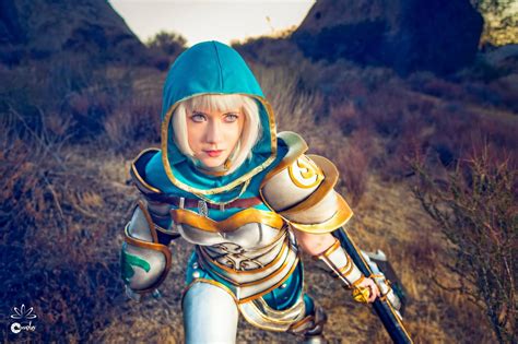 Elarte Cosplay: League of Legends - Redeemed Riven Cosplay