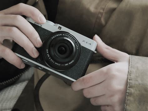 Fujifilm X-E4 Review: Big Things Come in Small Packages | Man of Many