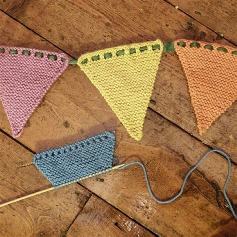 Knitted Bunting Pattern on Hobbycraft | Faye Perriam-Reed