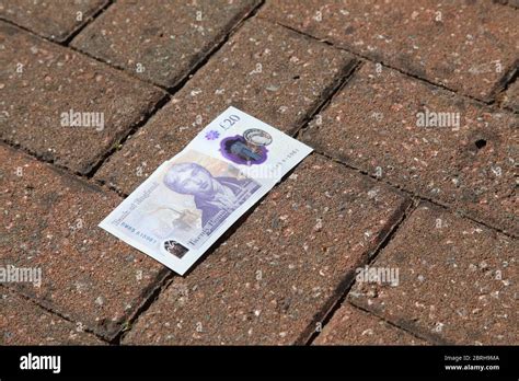 Finding money on the floor, William Turner £20 note on the pavement ...