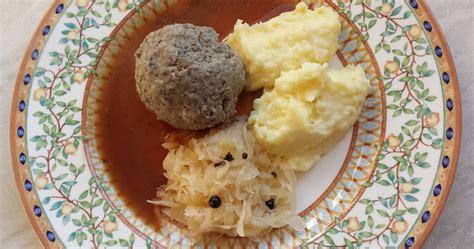 Leberknödel: Hearty Liver Dumplings With Sauerkraut & Mash (+ Recipe) | Recipe | Liver dumplings ...