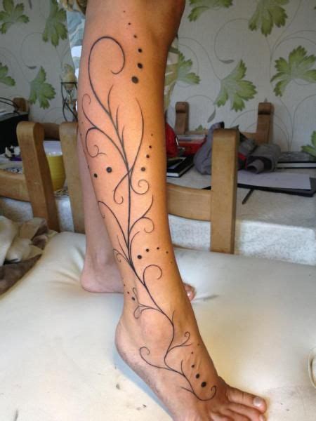 leg swirls Flower Leg Tattoos, Dot Tattoos, Tribal Tattoos, Small Tattoos, Tatoos, Tattoos Bein ...