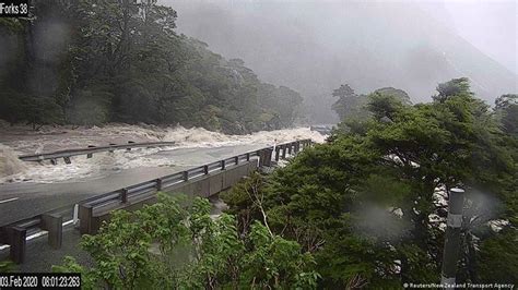 New Zealand: Severe flooding forces thousands to flee | News | DW | 05.02.2020