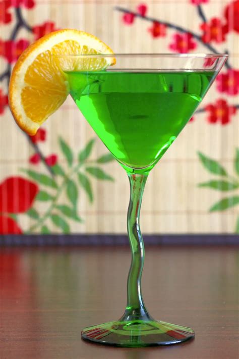 11 Awesome Martini Recipes with Vodka | Mix That Drink