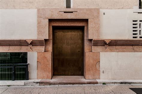 Banca Popolare Carlo Scarpa | Architecture details, Modern architecture ...