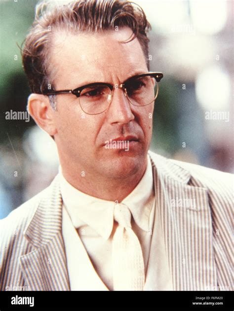 Kevin costner jfk hi-res stock photography and images - Alamy