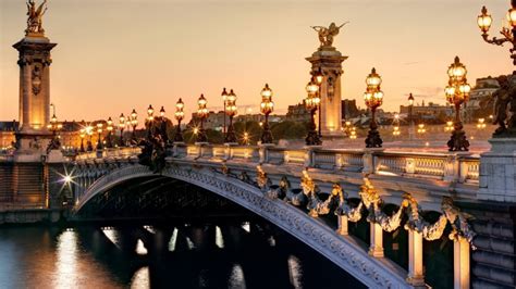 Pourquoi Paris s'appelle la Ville Lumière