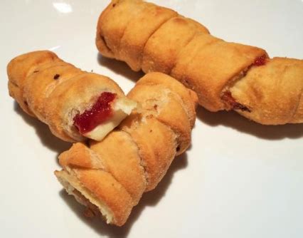 Cheese and Guava Tequeños Recipe - FoodsDiary