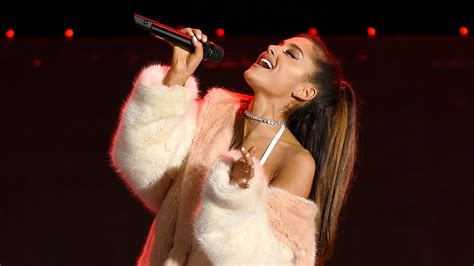 Ariana Grande and Seth MacFarlane Sing a Karaoke Duet | Teen Vogue