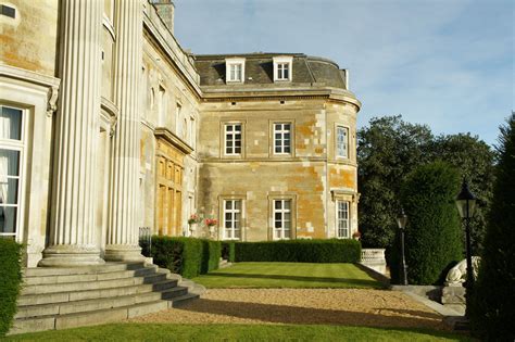 The Mansion House at Luton Hoo on a sunny September morning | Mansions homes, British castles ...