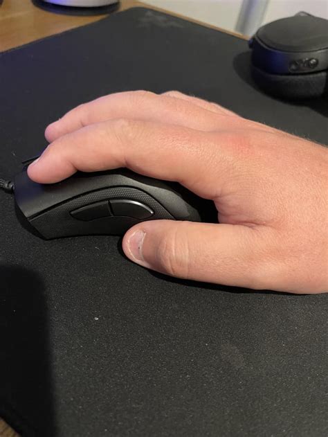 What grip is this? Palm? Relaxed claw? : r/MouseReview