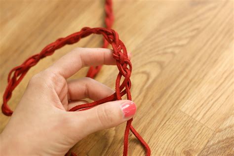 How to Make Braided Leather Dog Leads | Dog Care - Daily Puppy